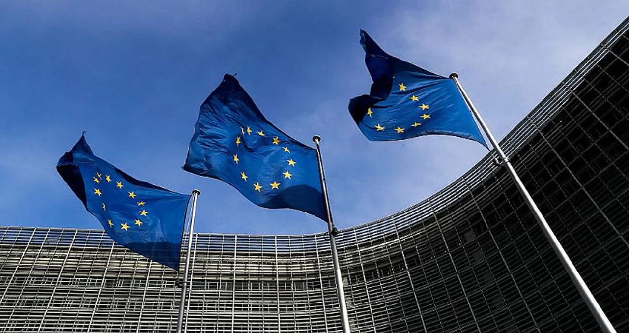 EU pushing new sanctions on Russia, expanding aid to Ukraine