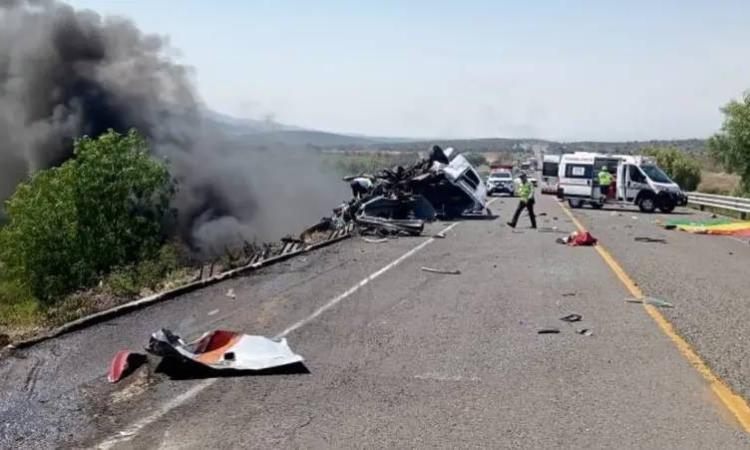 At least 15 dead in road accident in southeast Mexico