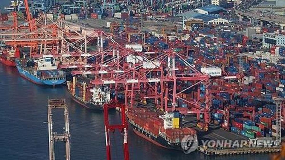 S. Korea's export logs double-digit fall in 10 days of October