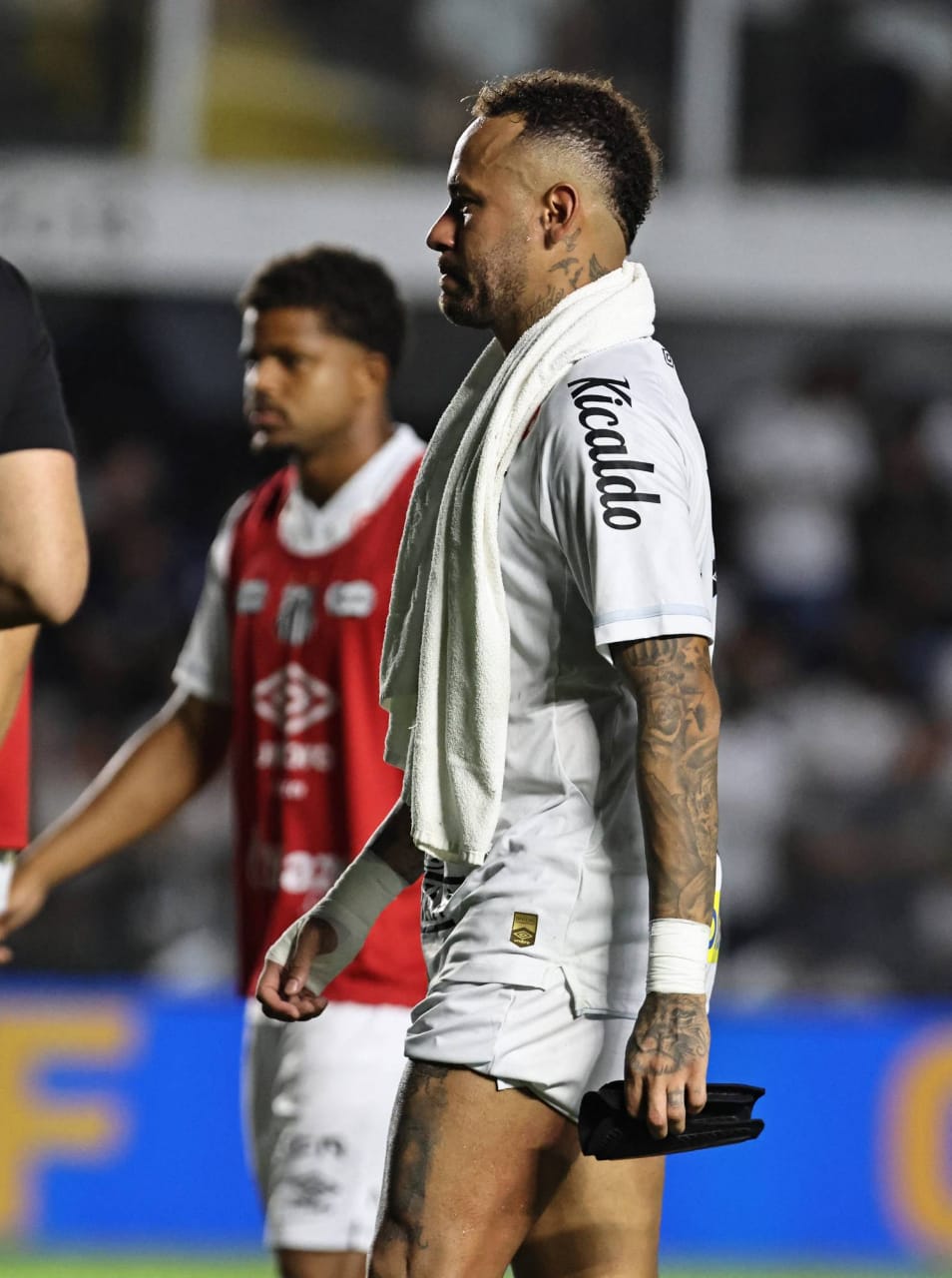 Neymar eyes return after thigh injury