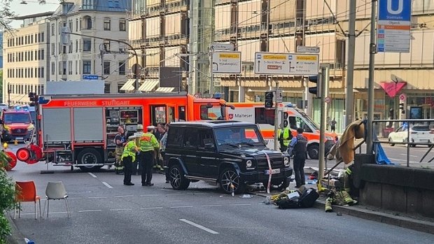 Car ploughs into crowd in Stuttgart, killing one and injuring seven