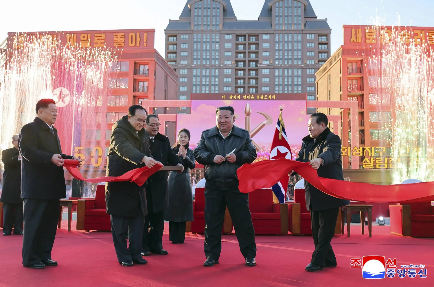  North Korea’s Kim Marks Completion of Pyongyang Housing Project as Key Party Congress Nears 