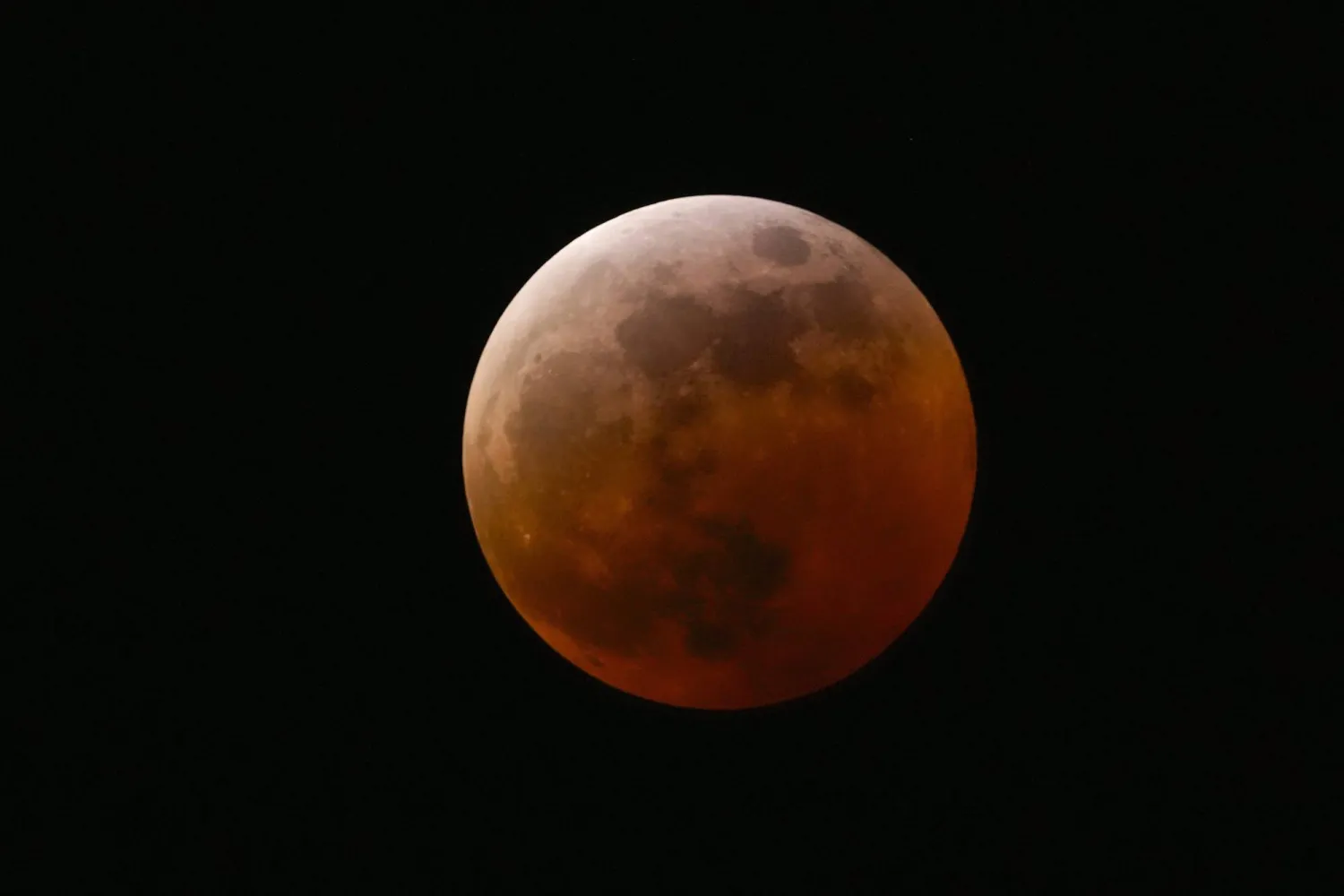 'Blood Moon' Rises during Total Lunar Eclipse