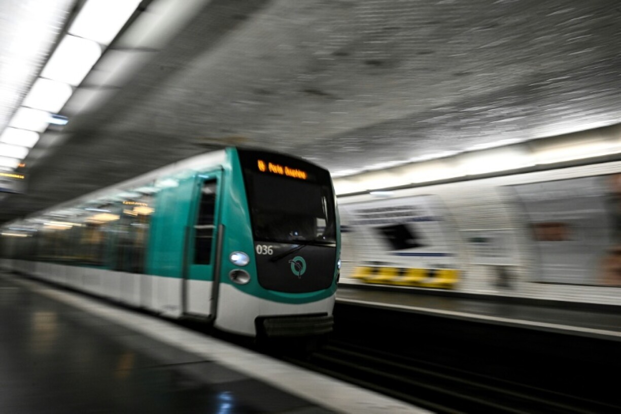 Police arrest suspect after man stabs 3 women in Paris metro