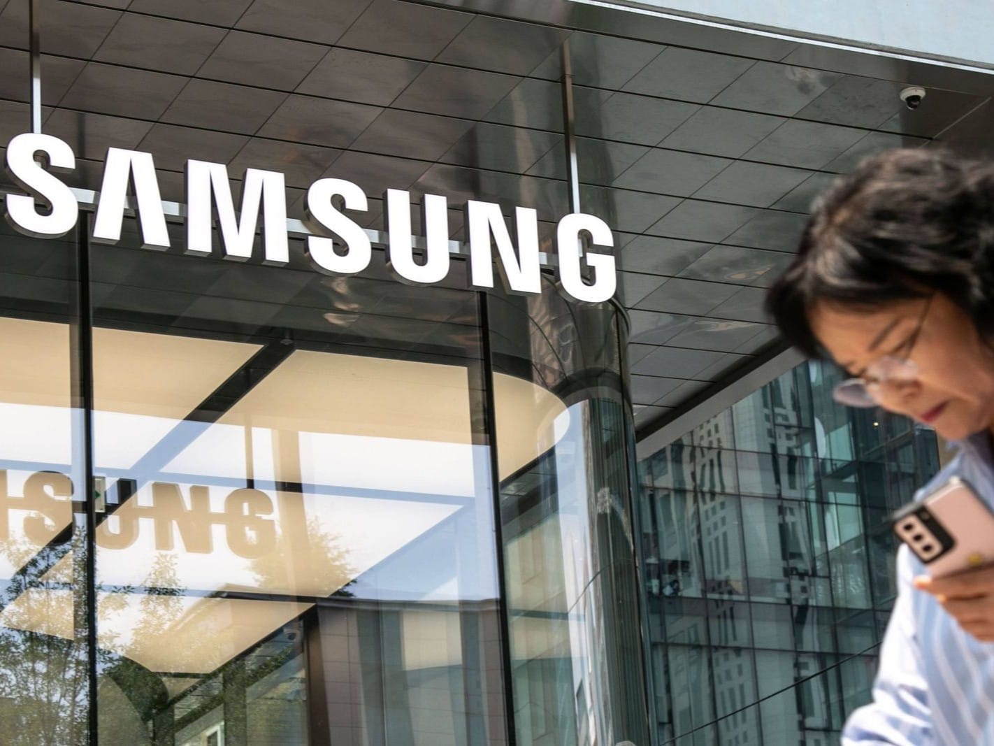 Samsung workers approve strike plan, raising chip supply concerns