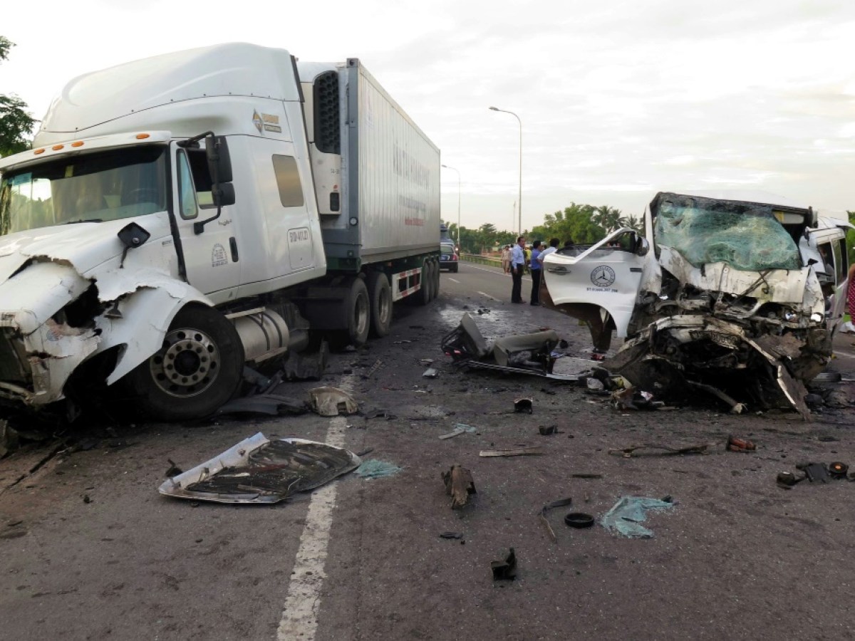 Sleeper bus crash leaves 1 dead in S. Vietnam