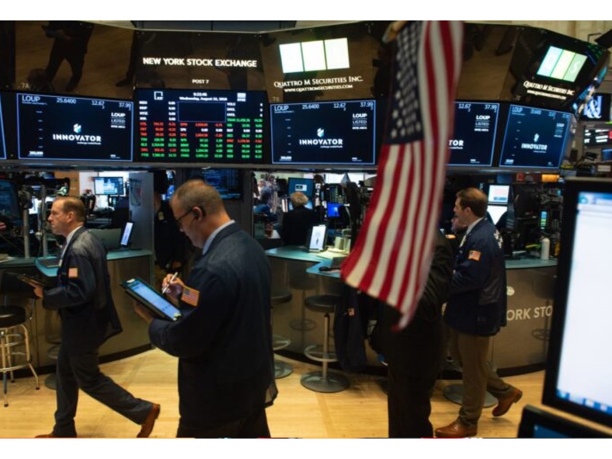 U.S. stocks close lower despite strong economic data