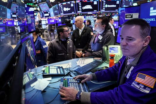 U.S. stocks close mixed amid government shutdown