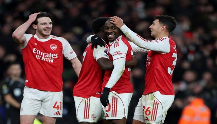 Arsenal back on top with narrow win, West Ham and Tottenham take big wins
