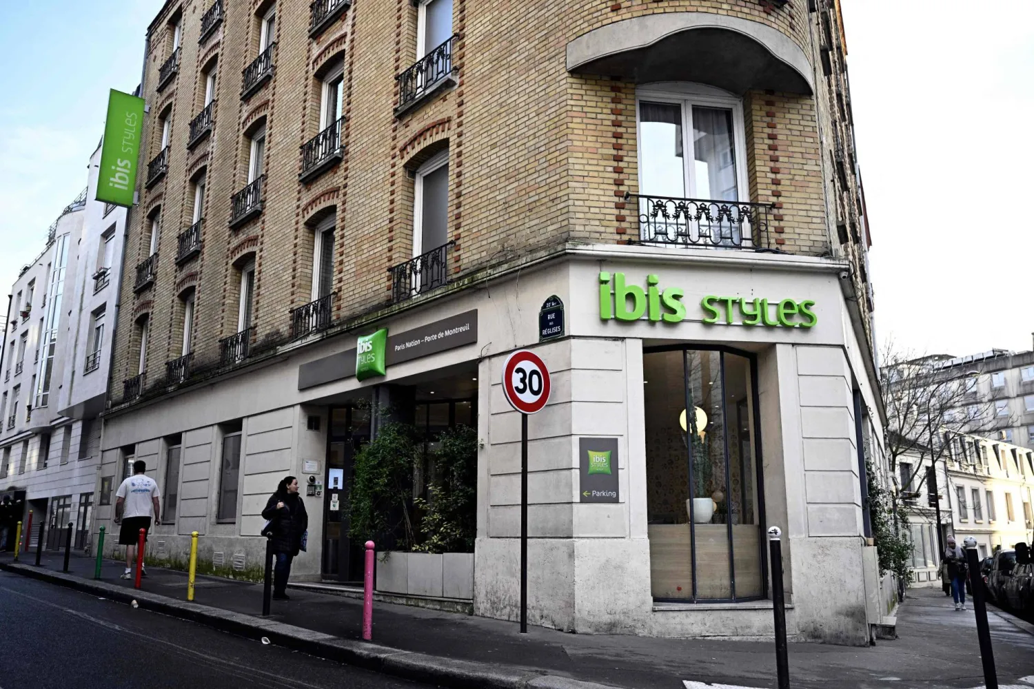 American Woman in Custody after Newborn is Thrown from Paris Hotel Window