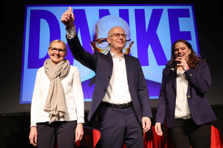 Germany's Social Democrats hold Hamburg after national election blow