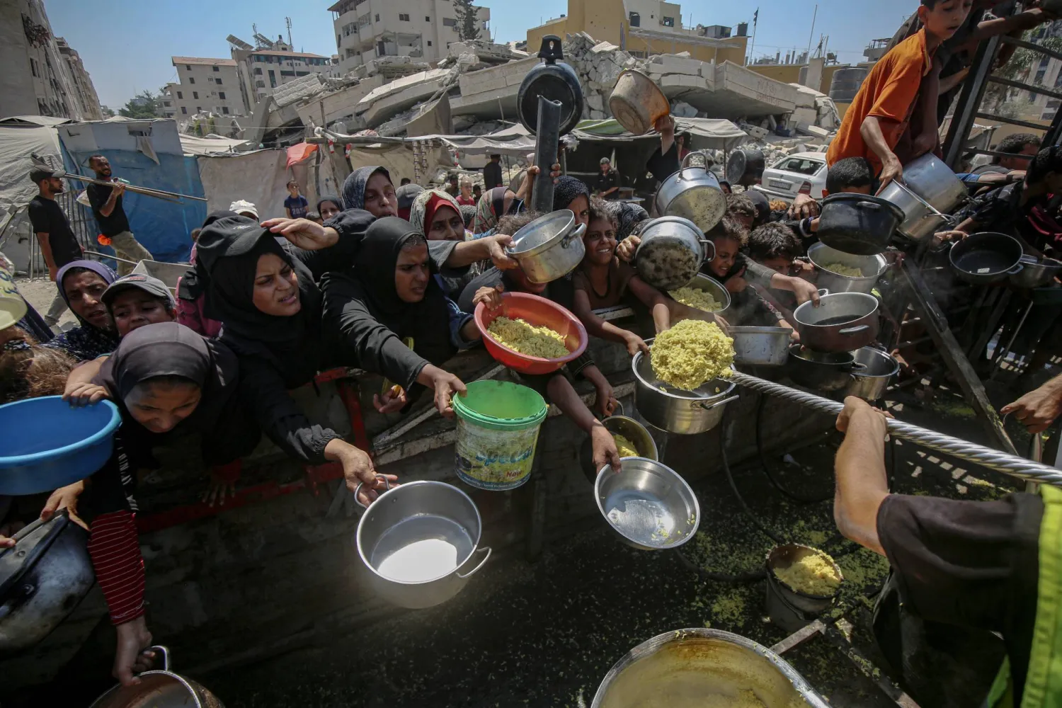 WFP: Aid to Famine-struck Gaza Still 'Drop in the Ocean'