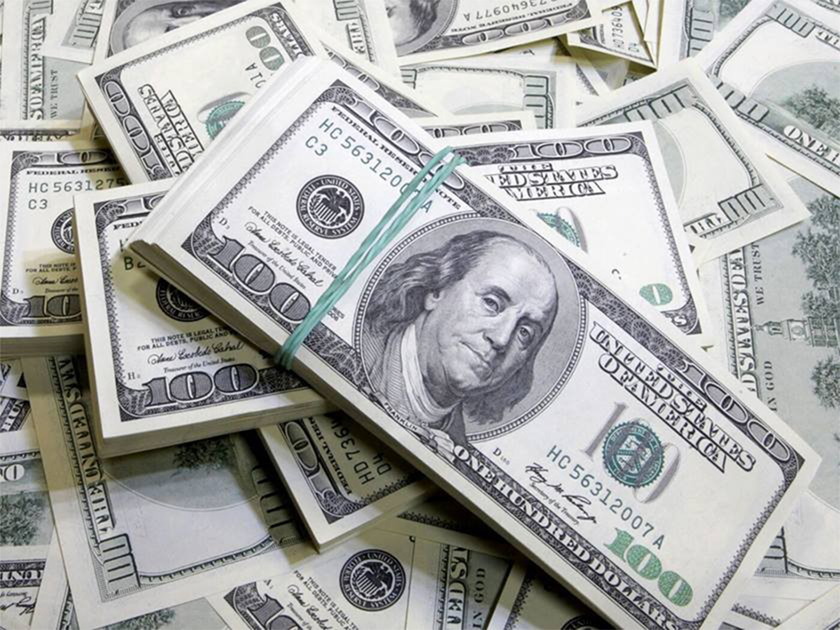 Dollar Falls as US Presidential Election Looms