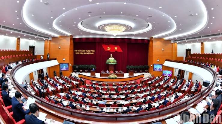 Vietnam's party central committee discusses preparations for national congress