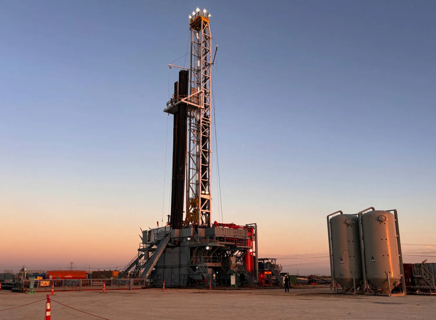 Oil Extends Climb on Prolonged Hormuz Export Uncertainty