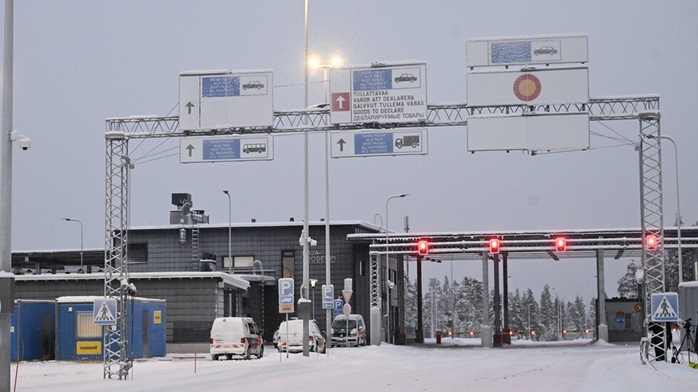 Estonia extends nighttime closure of border crossing with Russia