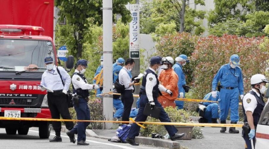 2 dead, multiple others injured after car, truck collide on expressway near Tokyo