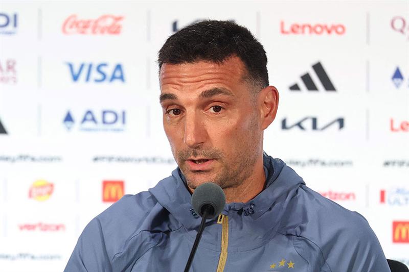 Coach Scaloni hails top scorer Messi after beating Jordan at World Cup