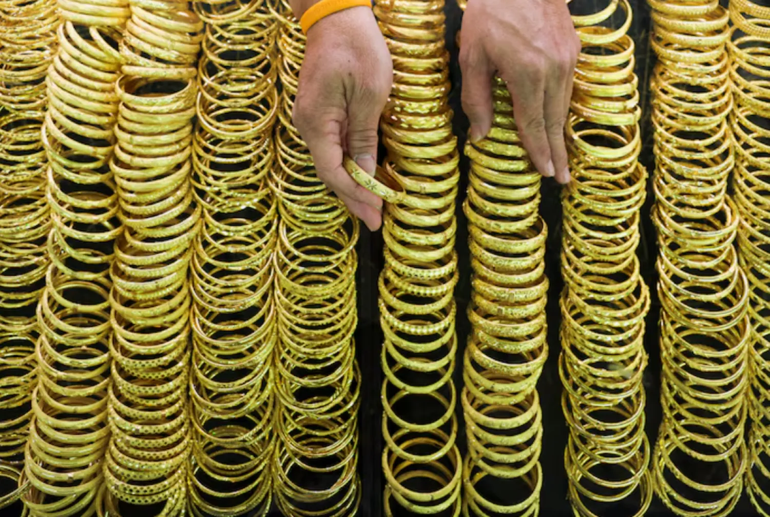 Gold Gains over 1% as Dollar, Yields Ease; Spotlight on Trade