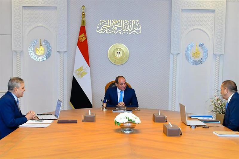 El-Sisi reviews Suez Canal navigation rates, marine unit manufacturing progress