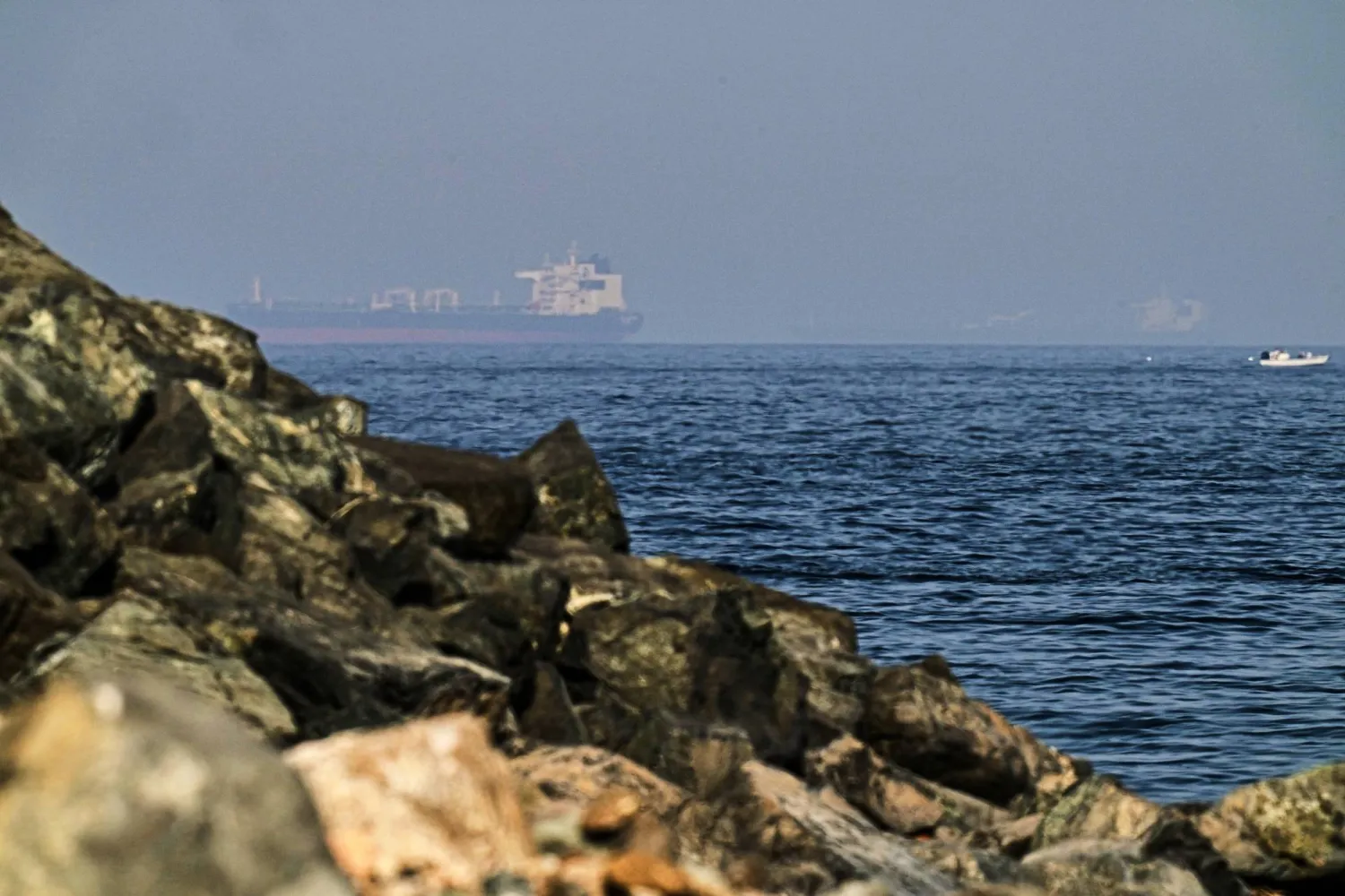 Hormuz Traffic Slows as Uncertainty Over Waterway Persists