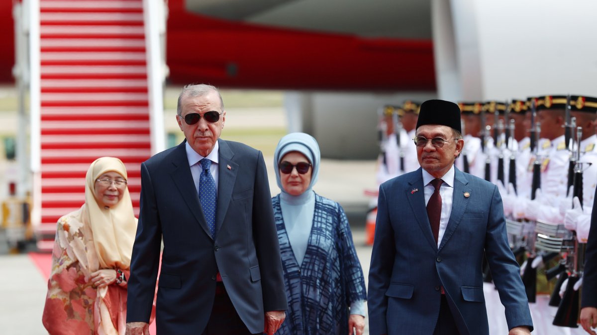 Erdoğan begins Malaysia trip in bid for more ties with Asia