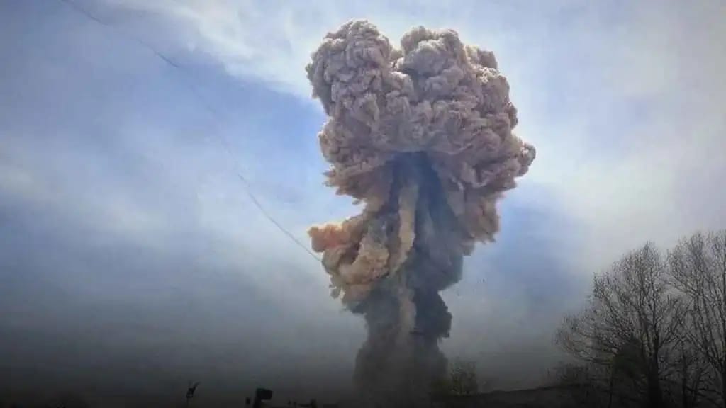 Blasts heard near S. Iran's Sirik, Bandar Abbas -- media