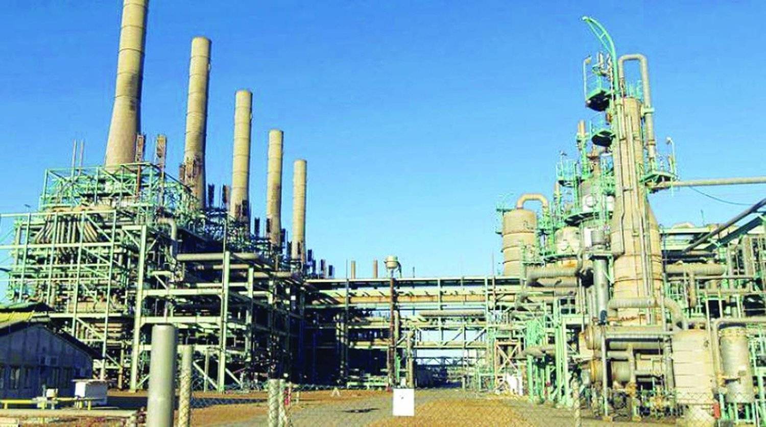 Libya orders halt to new oil deals, citing public concerns