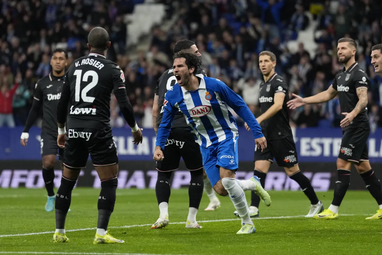 García Shines in Espanyol Goal and Valencia Hits Bottom of La Liga