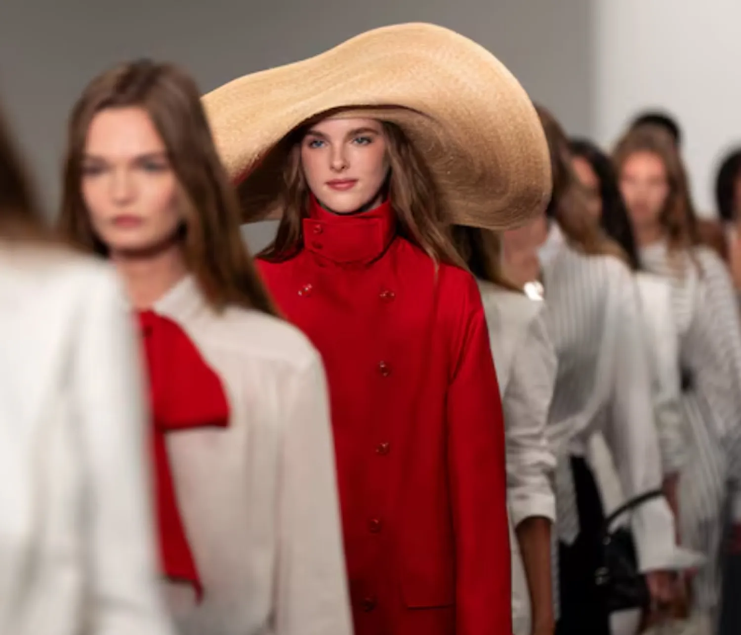  Ralph Lauren Raises Annual Revenue Forecast on Resilient Demand