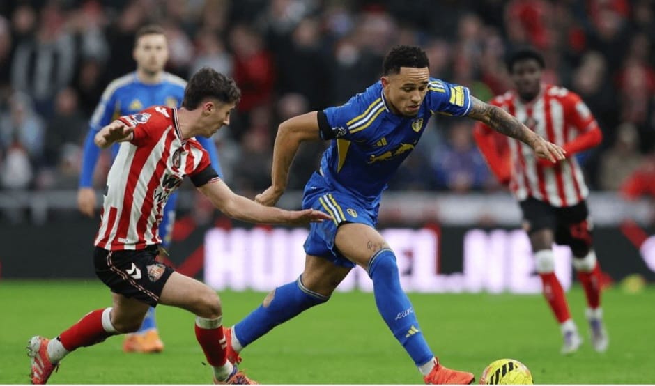 Sunderland holds Man City, Leeds United takes point at Anfield
