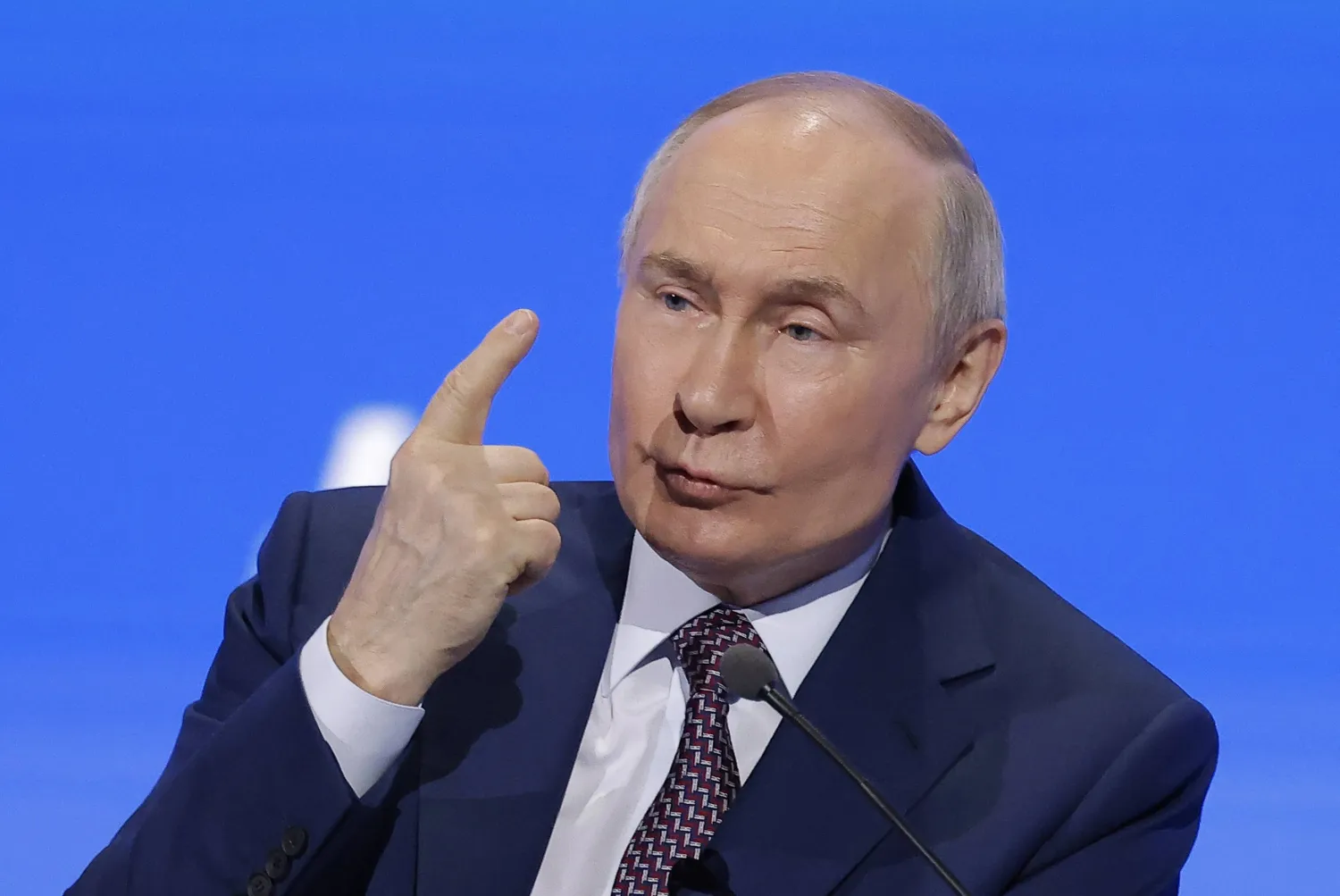 Putin Offers Cooperation to Syrian Leader, Backs Efforts to Stabilize Country