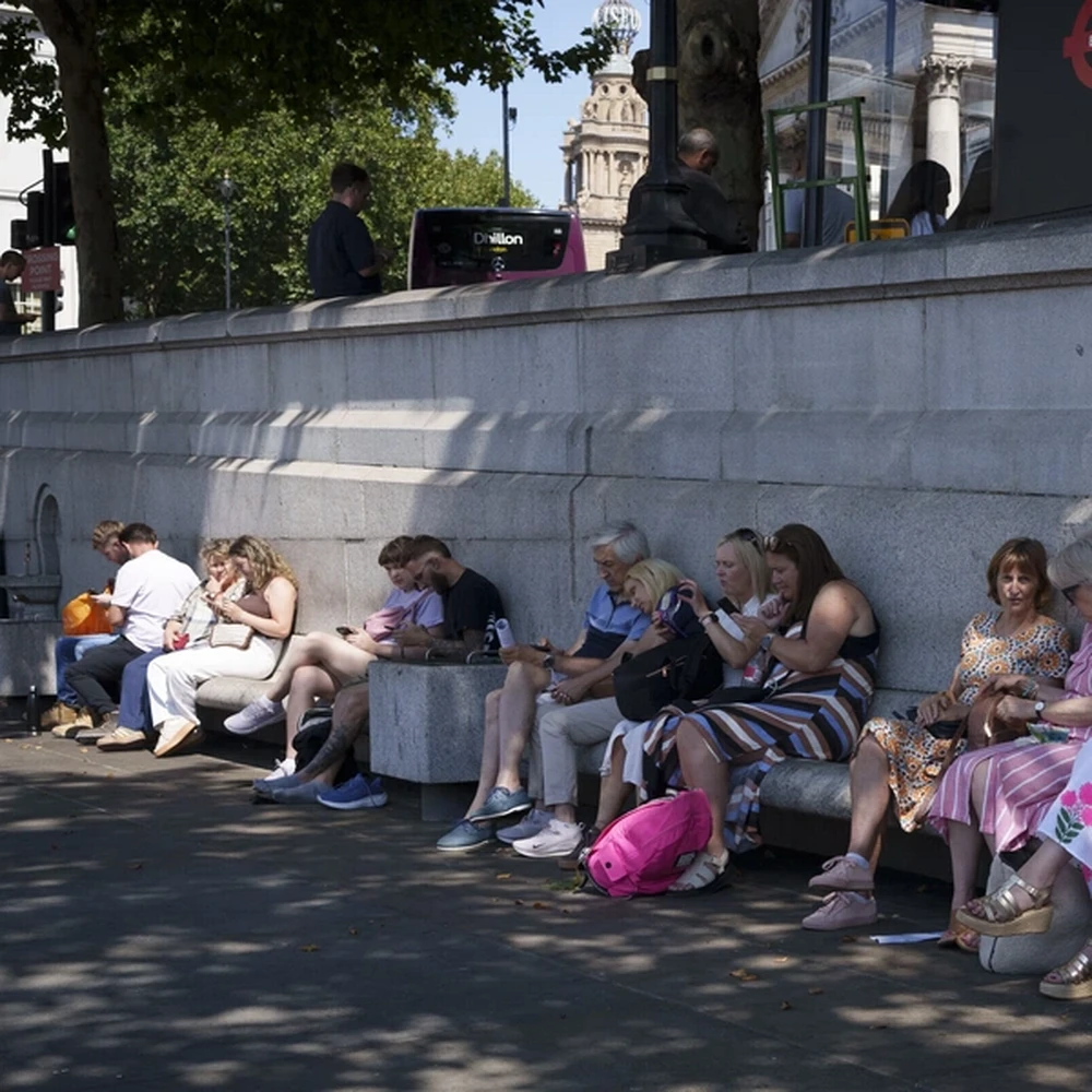 Amber heat warning as UK faces 38°C peak and safety risks
