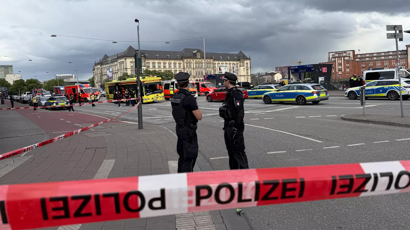12 people injured in knife attack at Hamburg train station, German police say