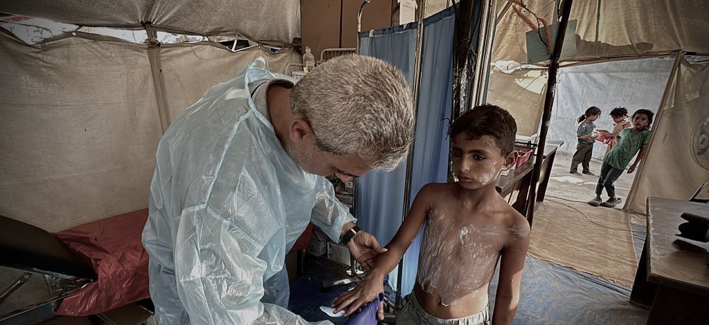 UN aid team finds poor hygiene, widespread skin diseases among displaced people in Gaza