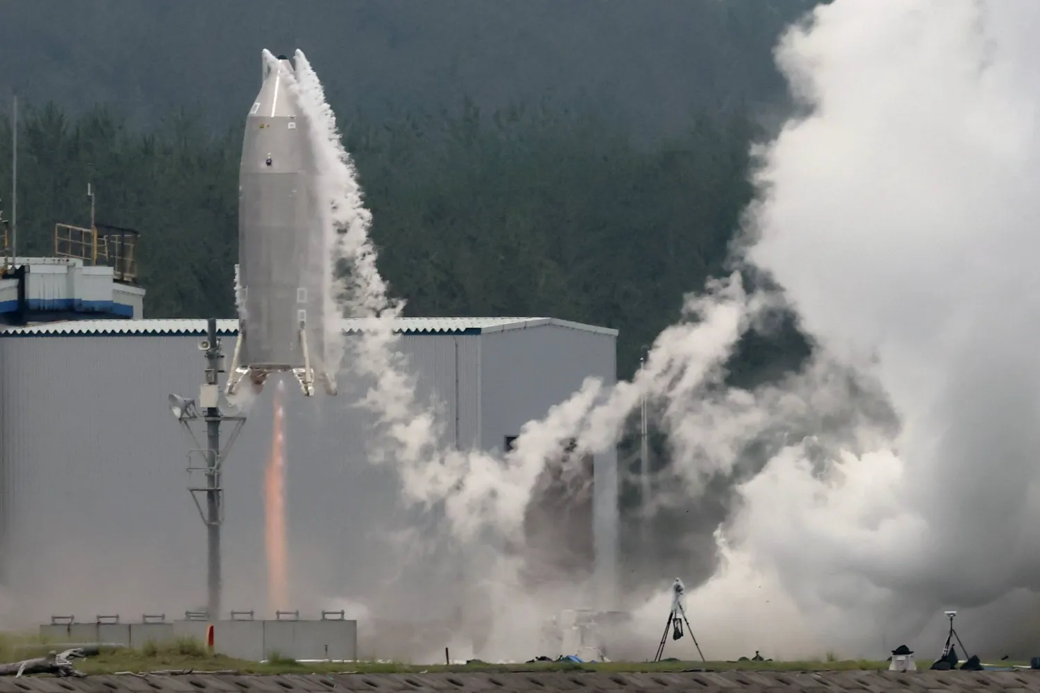 Japan Successfully Launches, Lands Reusable Rocket