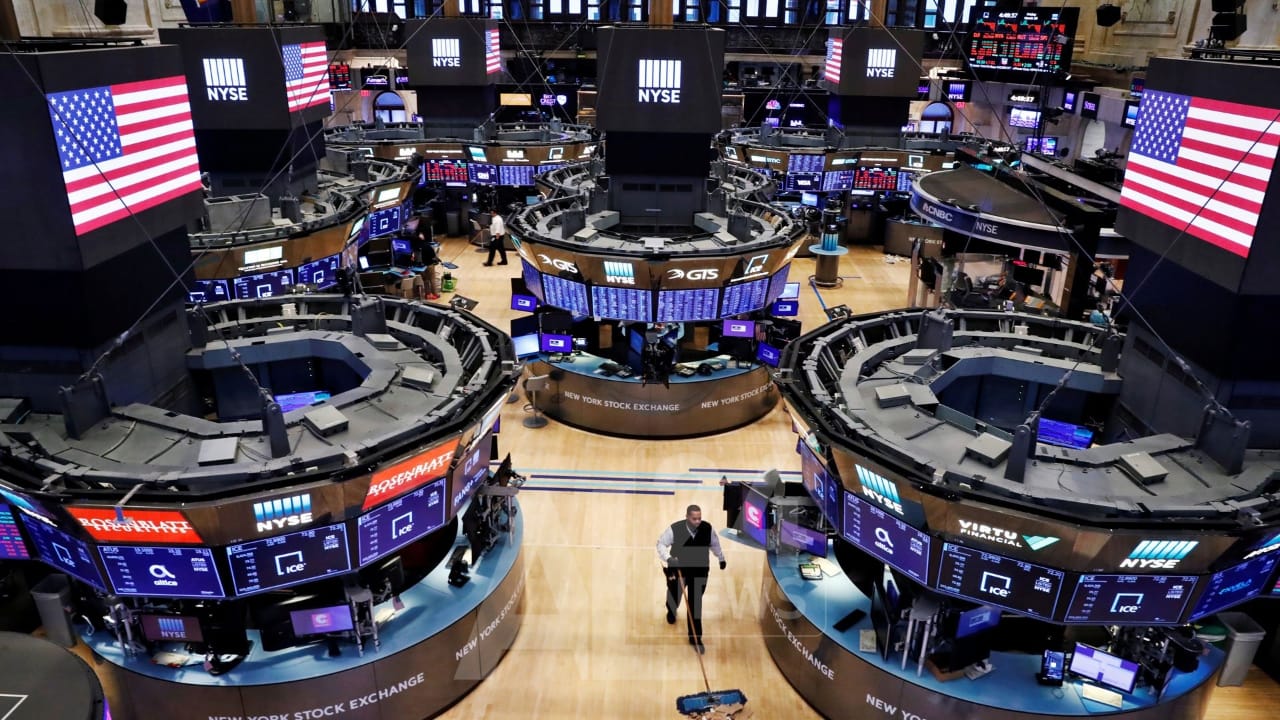 U.S. stocks close higher ahead of employment, inflation data