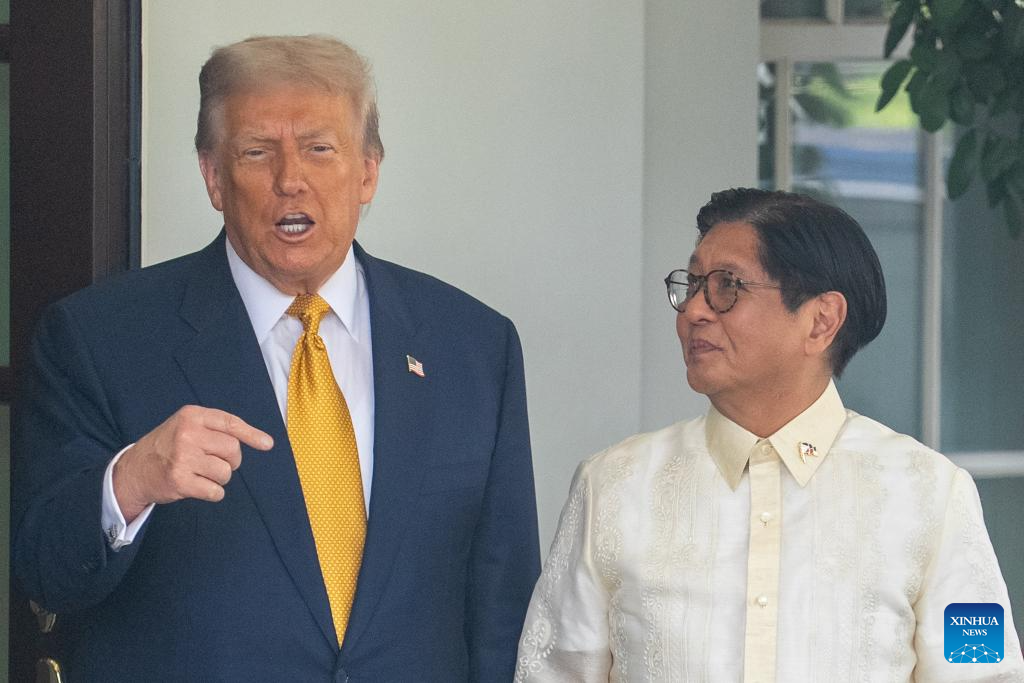 Trump announces trade deal after meeting Philippine president