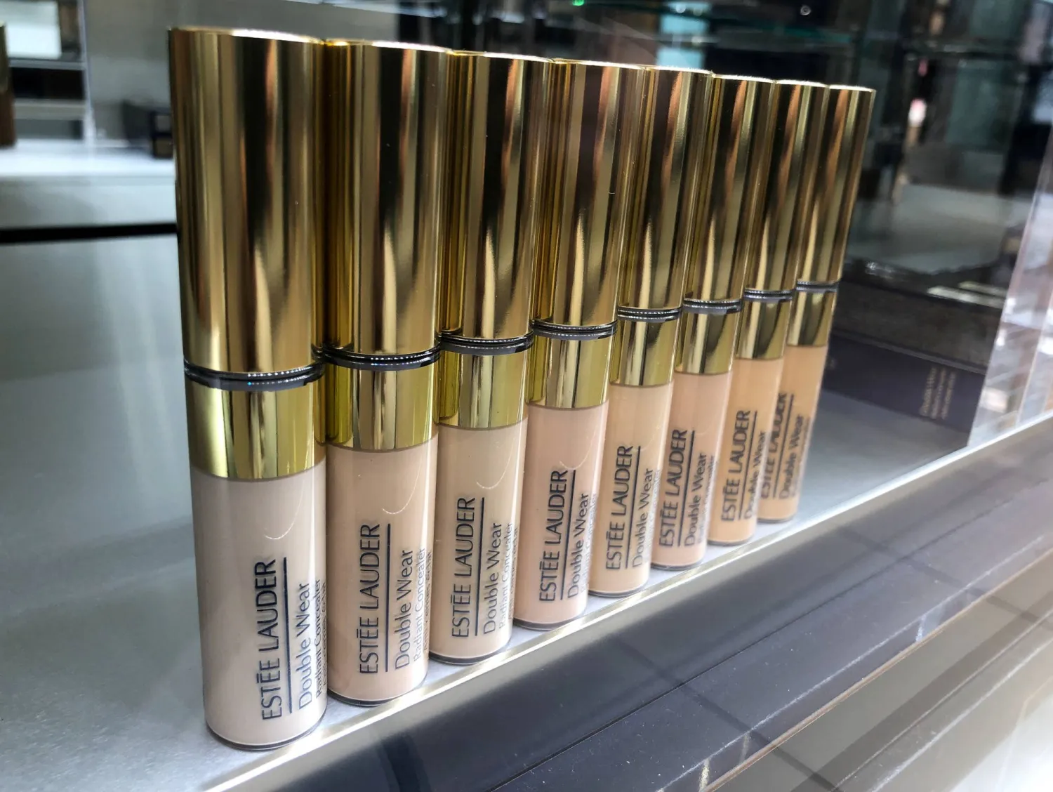 Estee Lauder Forecasts Annual Profit Above Estimates on Strong China Demand