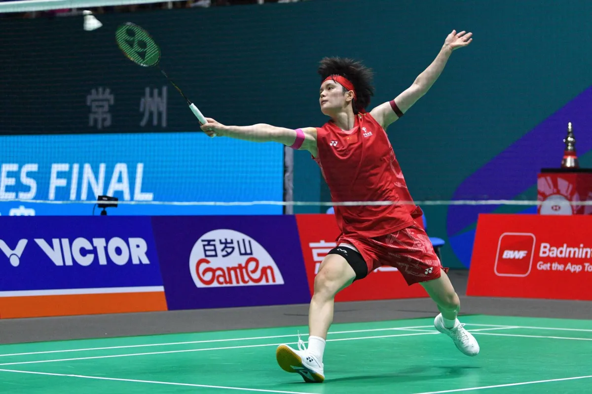 Shi crowned in men's singles, China claims two titles at BWF World Championships
