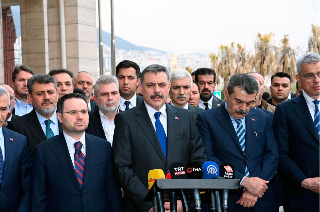 At least 9 killed, 13 injured in new school shooting in Türkiye, gunman committing suicide