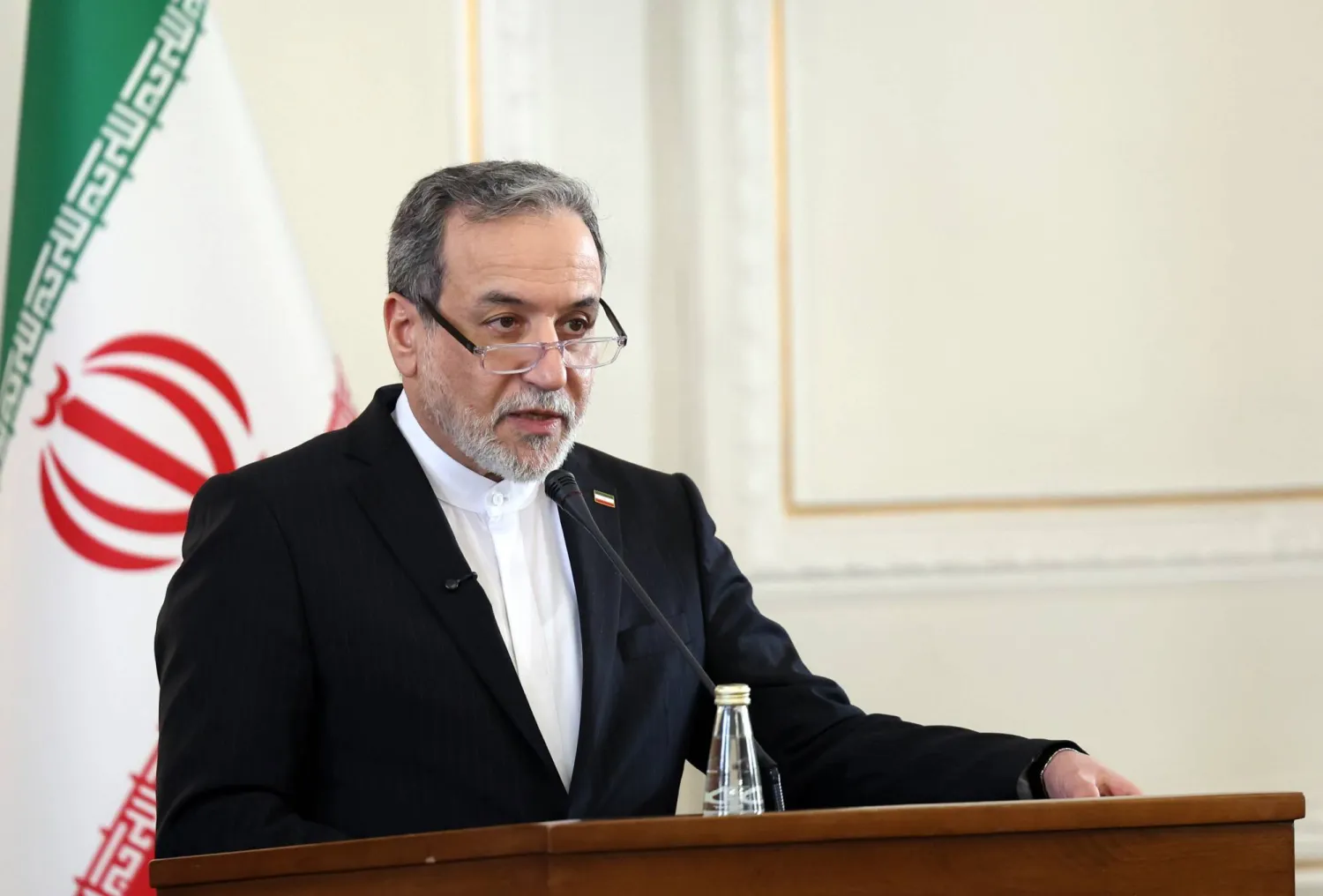 Iran FM Issues Most Direct Threat Yet to US as Crackdown Over Protests Squeezes Nation