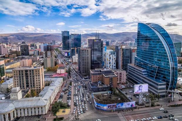 Mongolia attracted a total of 226,364 foreign tourists since the beginning of 2025, according to official data released by the Mongolian Tourism Organization on Monday.  During the period, the majority of foreign tourists in Mongolia came from China, Russia and South Korea, the data showed.  Currently, Mongolia's economy relies heavily on the export of mineral resources. Tourism promotion is considered one of the priorities for diversifying the country's economy and increasing the competitiveness of its tourism in the context of global competition.  According to the country's Ministry of Culture, Sport, Tourism and Youth, the Mongolian government has decided to continue the "Years to Visit Mongolia" tourism program until 2028 to promote the development of four-season tourism in the country.  It is expected that by 2028, Mongolia plans to receive a total of 2 million foreign tourists as part of its policy to support the tourism sector under the official motto "Go Mongolia".  The landlocked Asian country received a total of 727,400 foreign tourists in 2024, earning 1.6 billion dollars from the tourism sector. ■