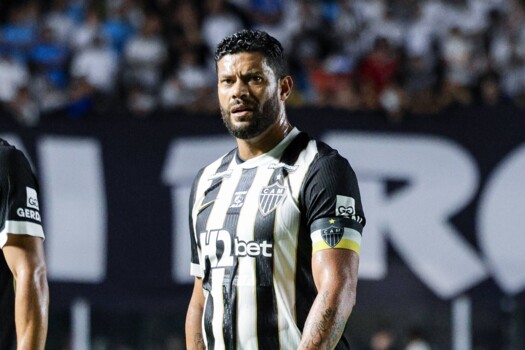 Hulk joins Fluminense on free transfer