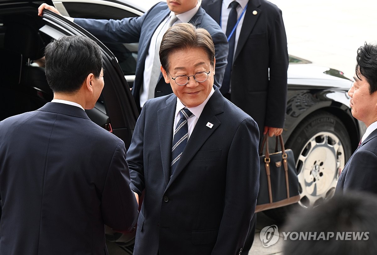 S. Korean president's approval rating rises to 73.6 pct: poll