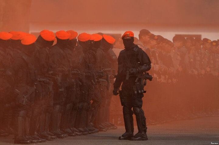 Indonesia arrests 170 foreigners in immigration sweep