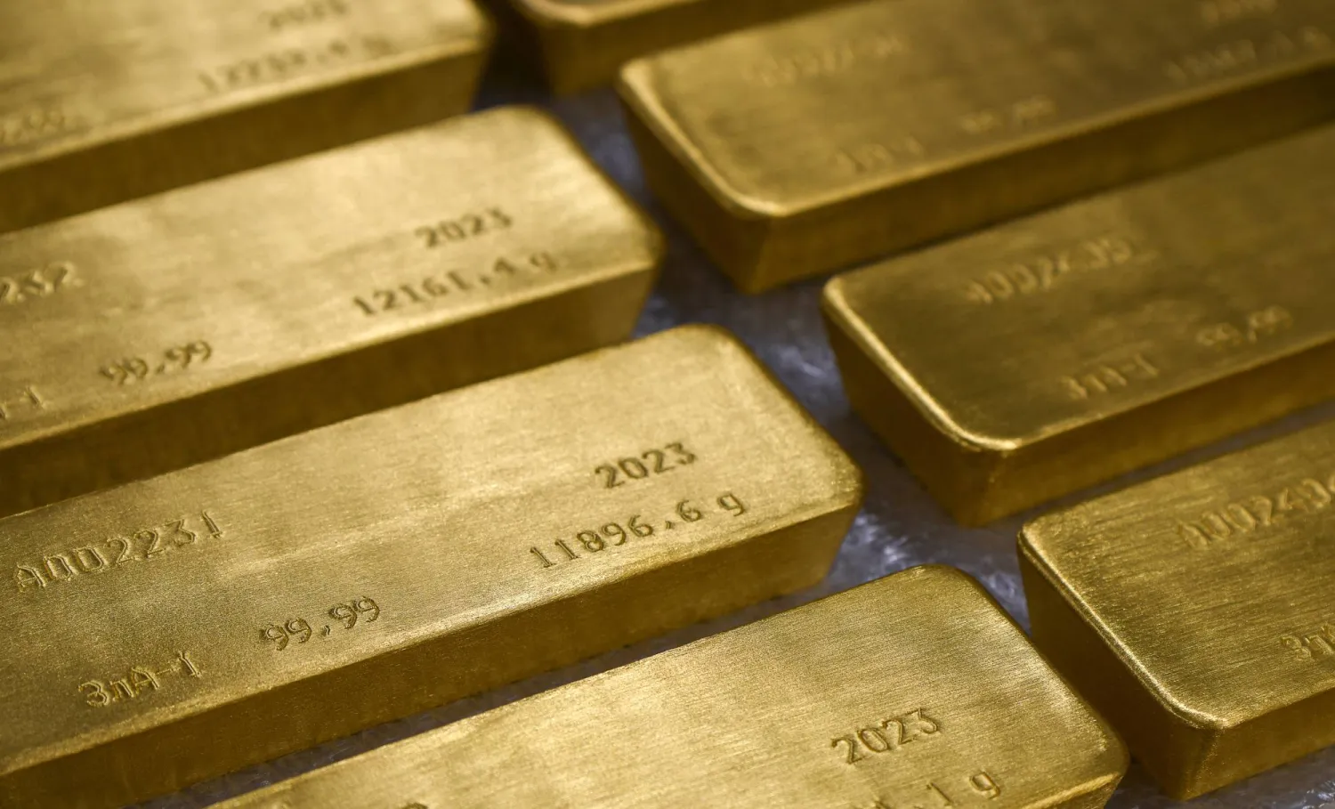 Gold Falls as Positive US-China Talks Hamper Safe-haven Appeal