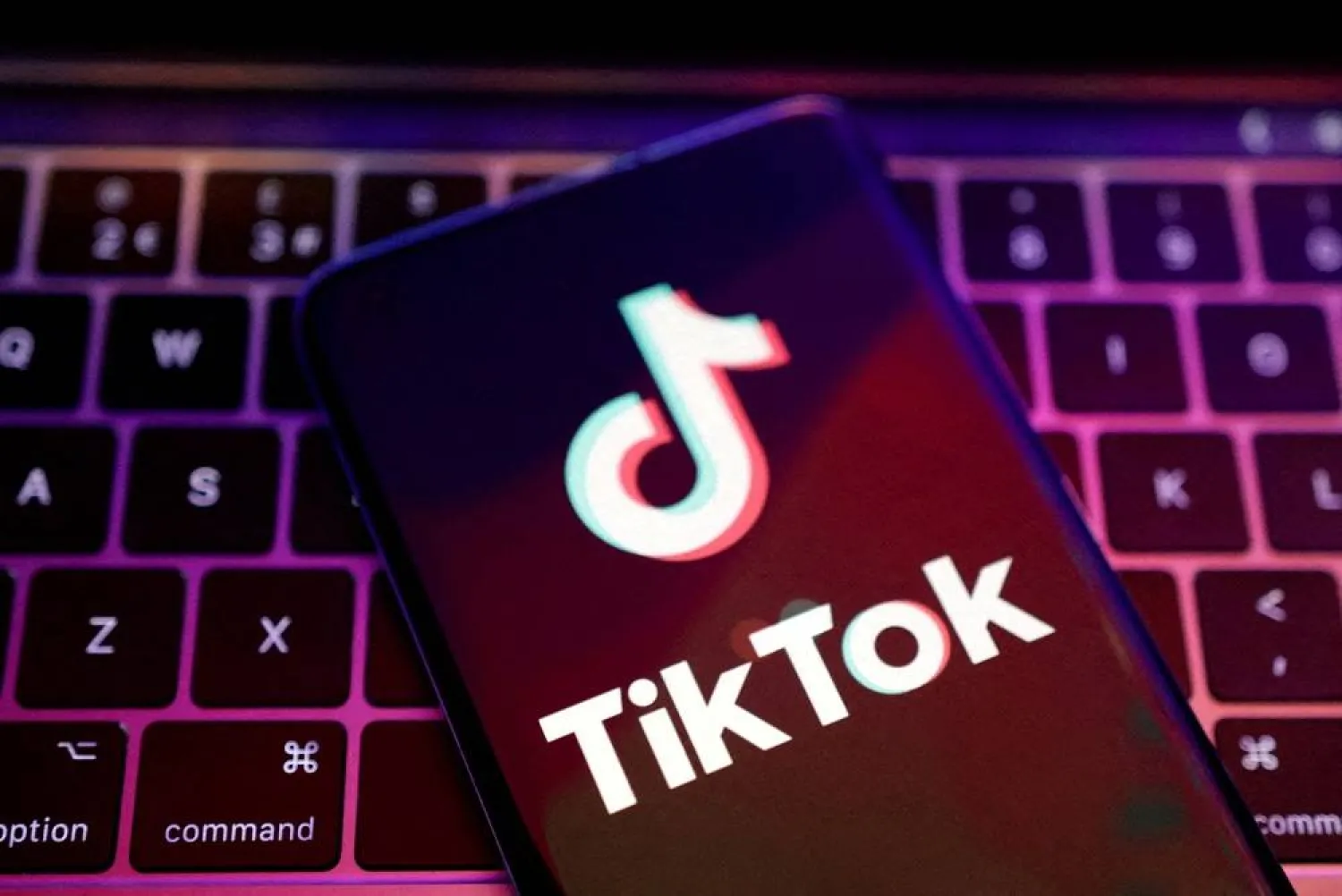 Trump Says US in Talks with Four Groups Over TikTok Sale