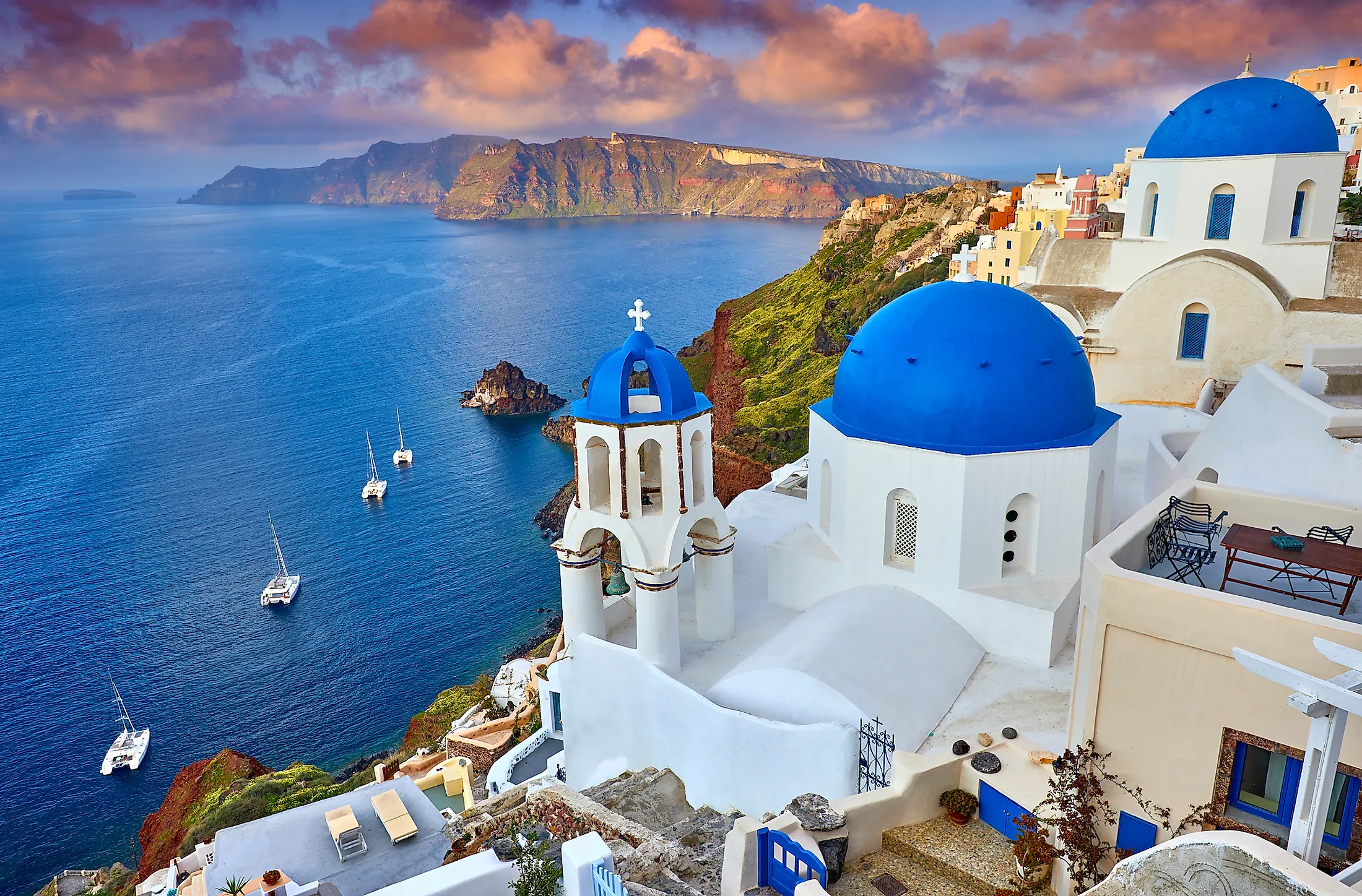 Greece issues Santorini seismic activity warning