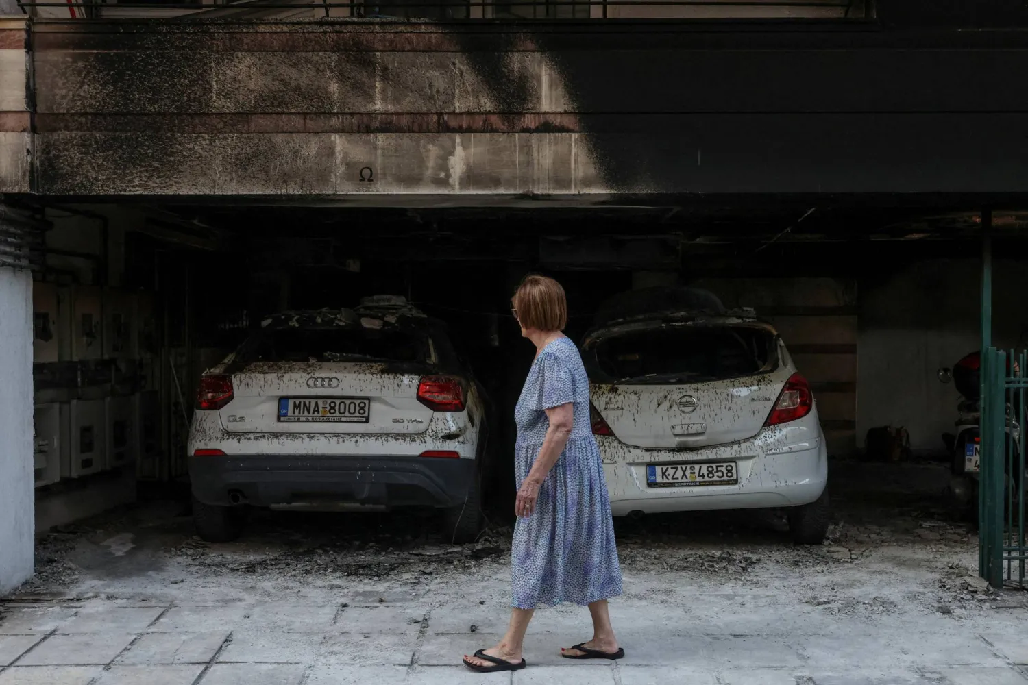 Greek Anti-terror Police Arrest 3 After Blast Kills Woman